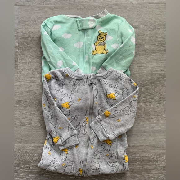 Winnie the Pooh 0-3 month zippered sleeper set - Picture 1 of 4